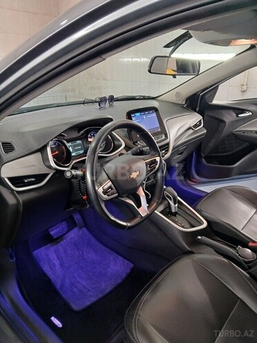 Chevrolet Onix-6