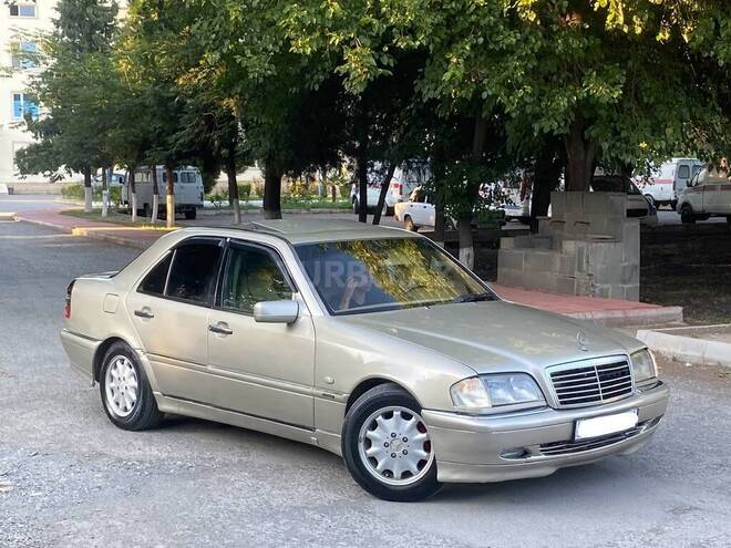 Mercedes C 200-11