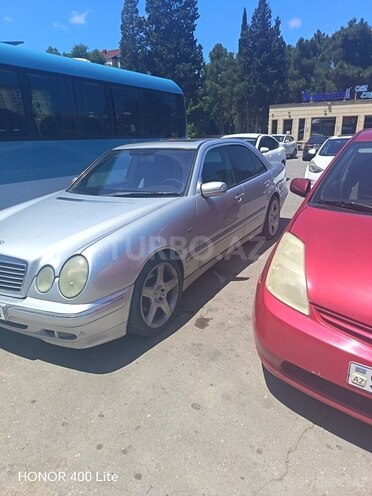 Mercedes E 240-5