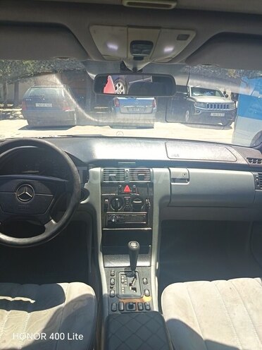 Mercedes E 240-3