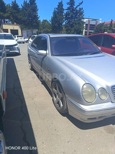 Mercedes E 240-4
