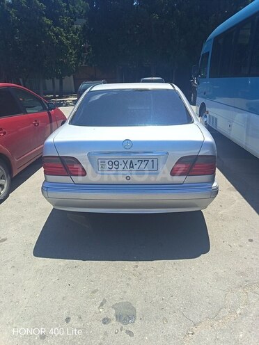 Mercedes E 240-2