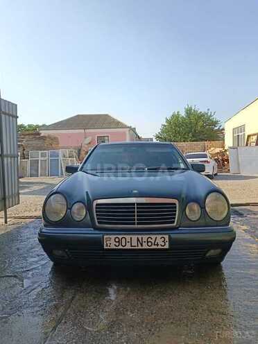 Mercedes E 220-1