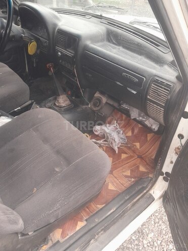 GAZ 3110 "Volga"-6
