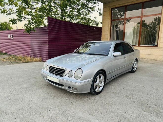Mercedes E 220-2