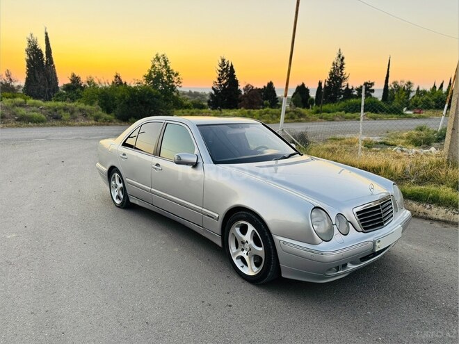 Mercedes E 220-3