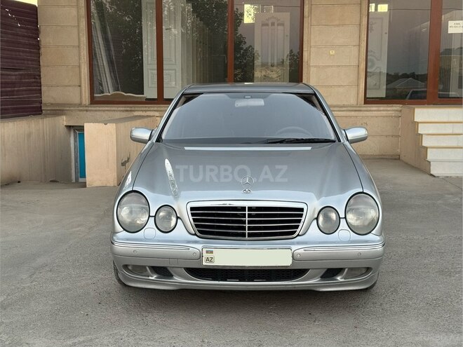 Mercedes E 220-1