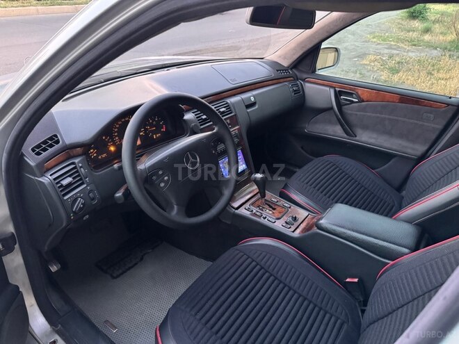 Mercedes E 220-9