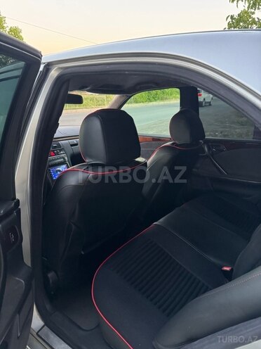 Mercedes E 220-12