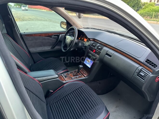 Mercedes E 220-10