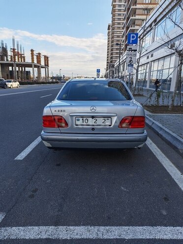 Mercedes E 280-2