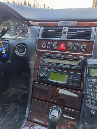Mercedes E 280-6