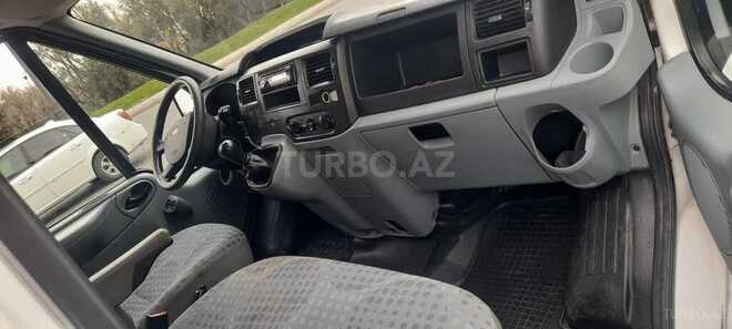 Ford Transit-13
