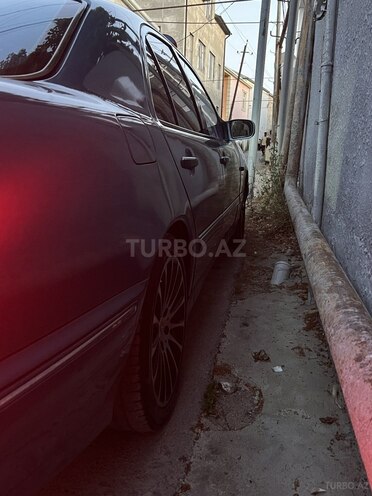 Mercedes E 200-10