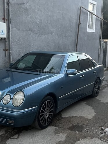 Mercedes E 200-3