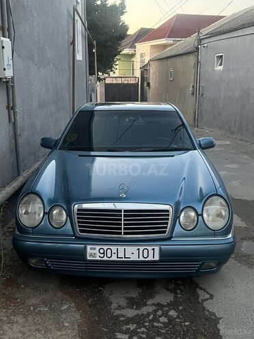 Mercedes E 200-1