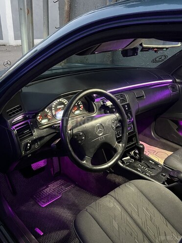 Mercedes E 200-5
