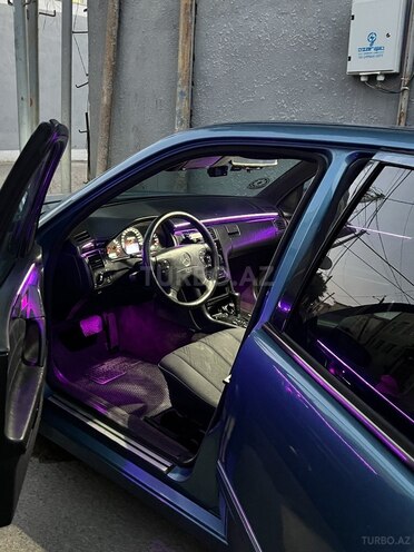 Mercedes E 200-8