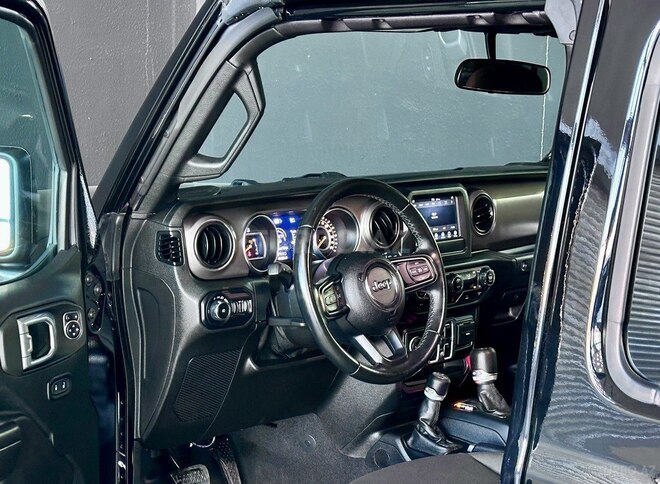 Jeep Wrangler-11
