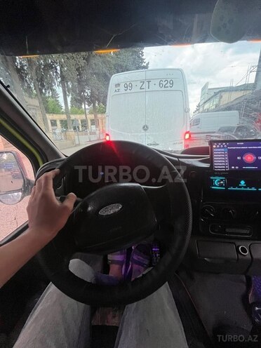 Ford Transit-17