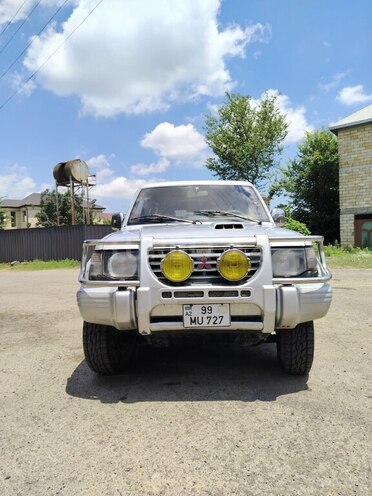 Mitsubishi Pajero-2