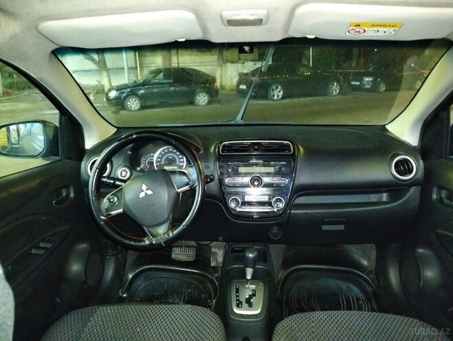 Mitsubishi Attrage-4