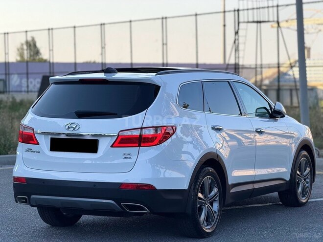 Hyundai Grand Santa Fe-11