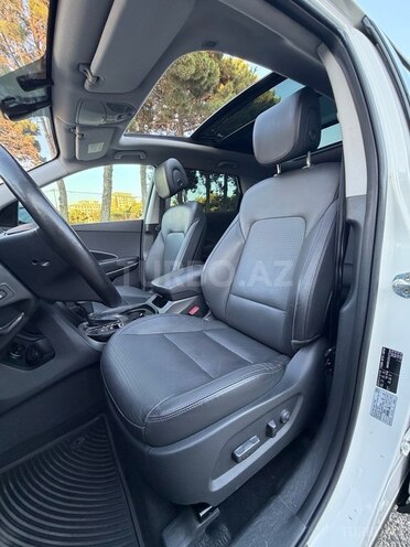 Hyundai Grand Santa Fe-14