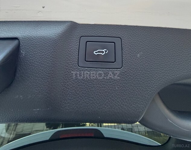 Hyundai Grand Santa Fe-21