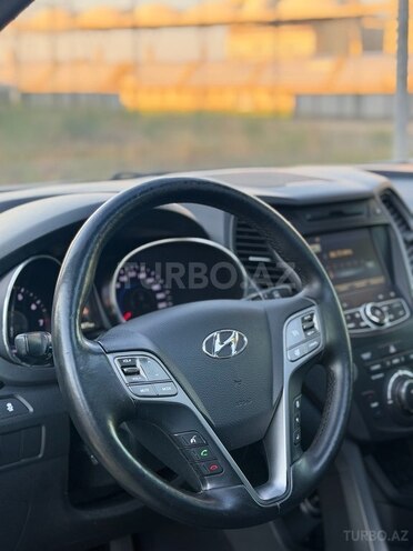 Hyundai Grand Santa Fe-16
