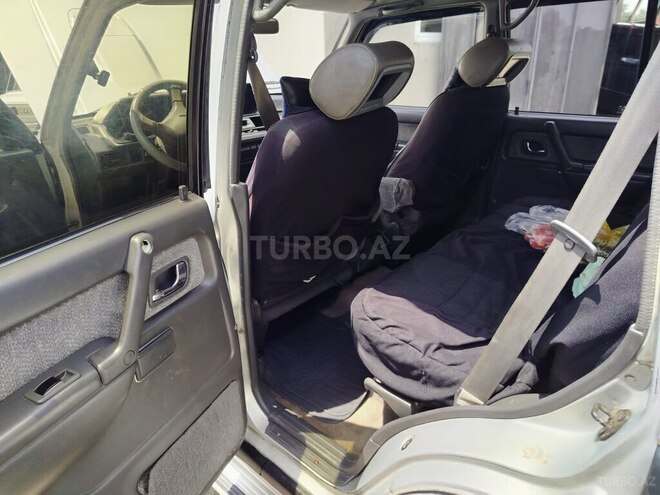 Mitsubishi Pajero-7