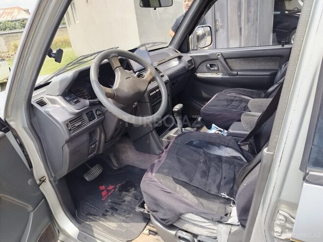 Mitsubishi Pajero-9