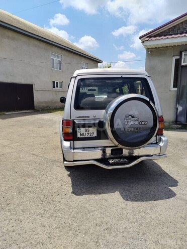 Mitsubishi Pajero-12