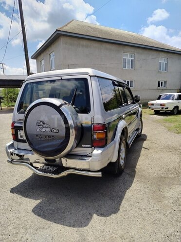 Mitsubishi Pajero-13