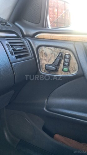 Mercedes E 240-13