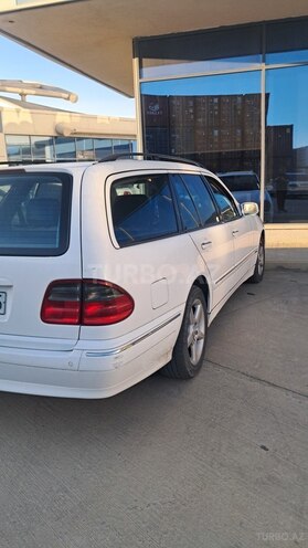 Mercedes E 240-5
