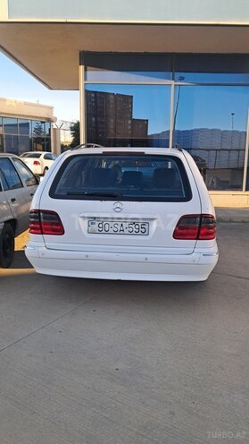 Mercedes E 240-4