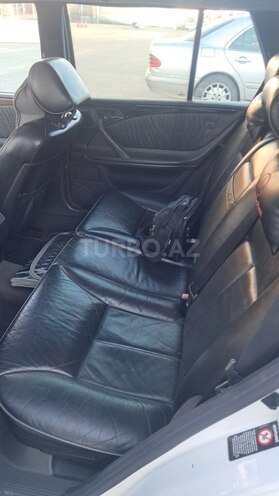 Mercedes E 240-10
