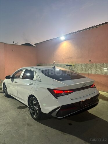 Hyundai Elantra-4