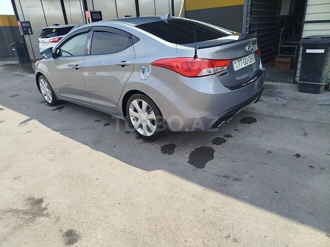 Hyundai Elantra-3
