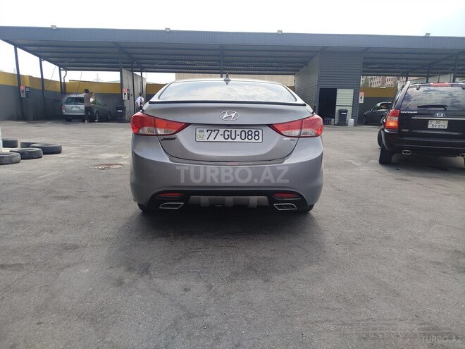 Hyundai Elantra-2