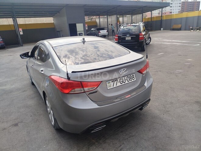 Hyundai Elantra-4