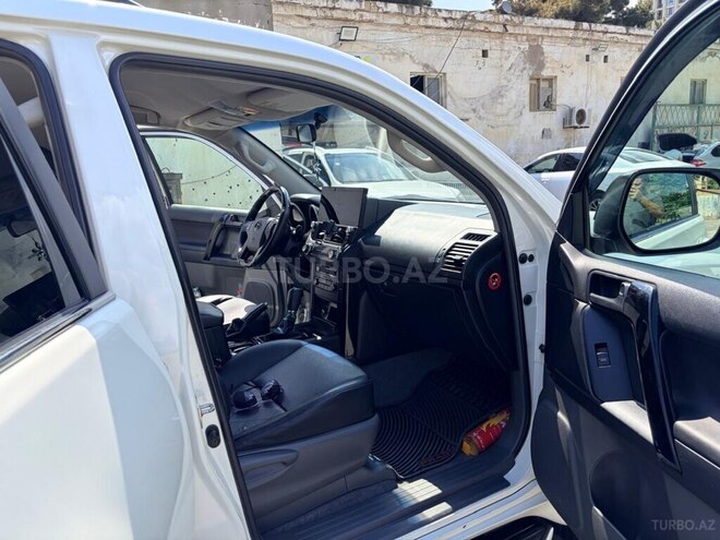 Toyota Land Cruiser Prado-8