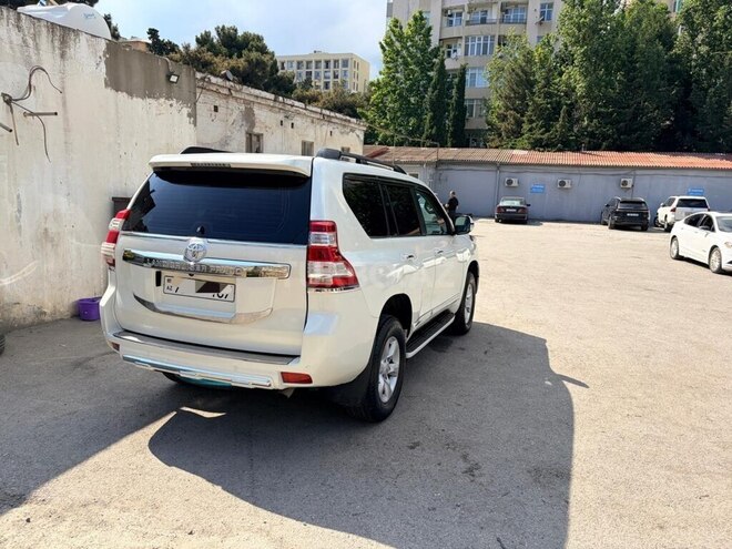 Toyota Land Cruiser Prado-5