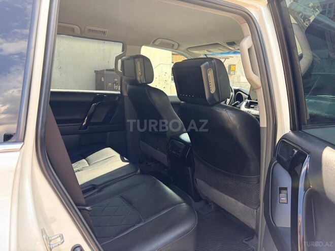 Toyota Land Cruiser Prado-11