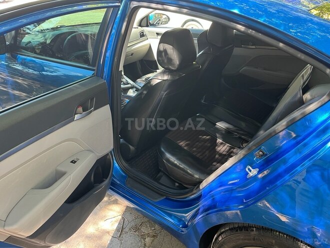 Hyundai Elantra-5
