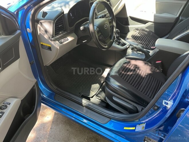 Hyundai Elantra-6