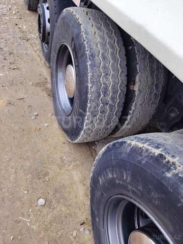 Ford Cargo-3
