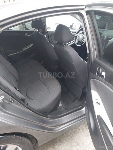 Hyundai Accent-10