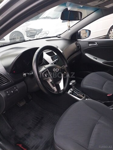 Hyundai Accent-7